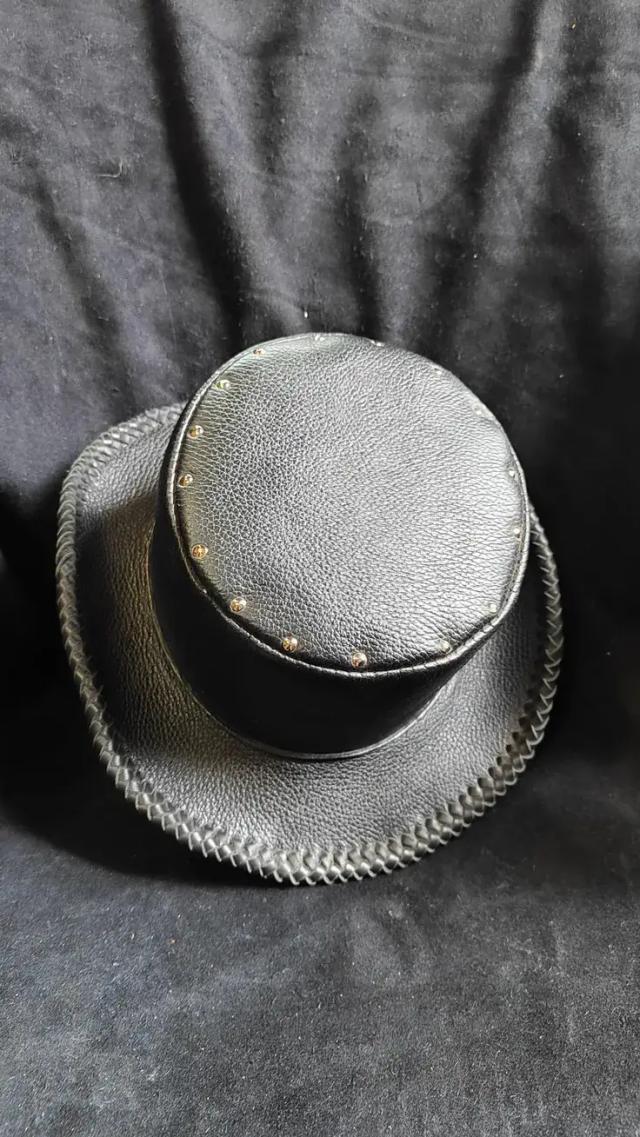 Шляпа черная